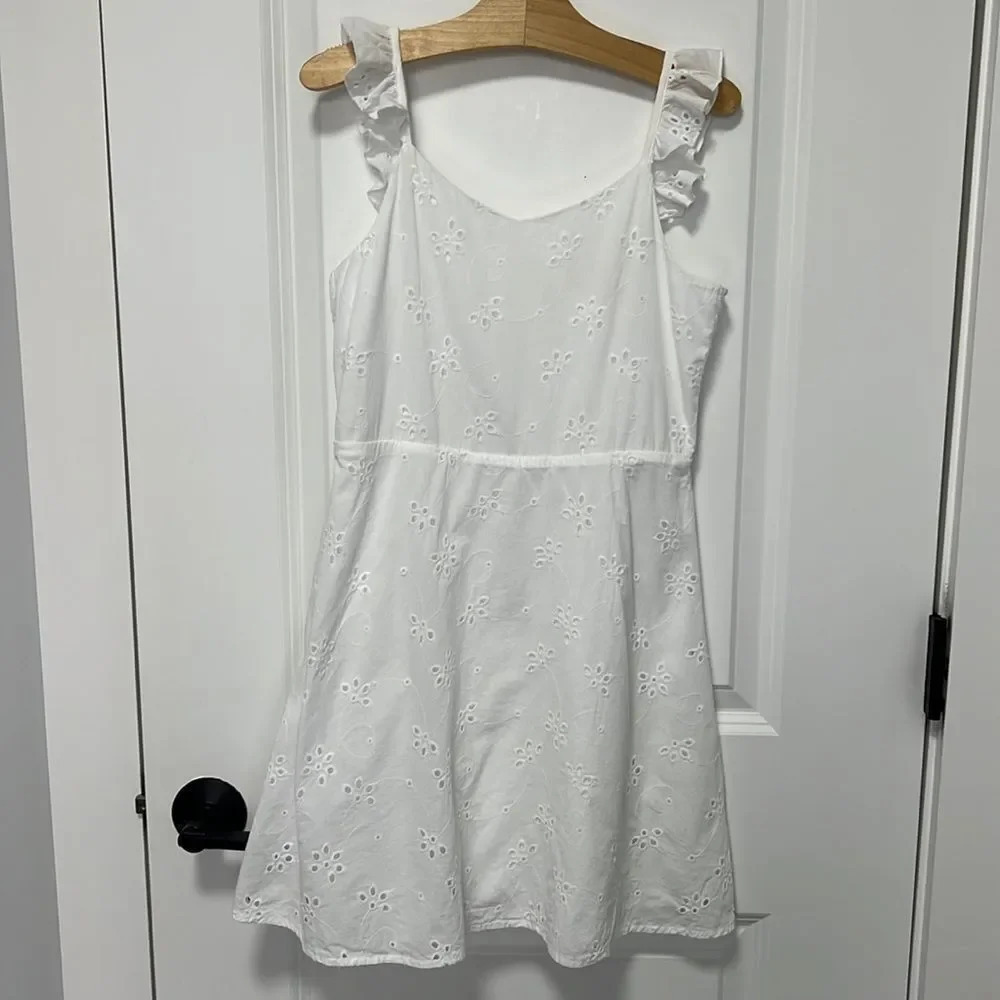 Gianni Bini Girls | floral eyelet dress with flutter sleeves zipper back size L